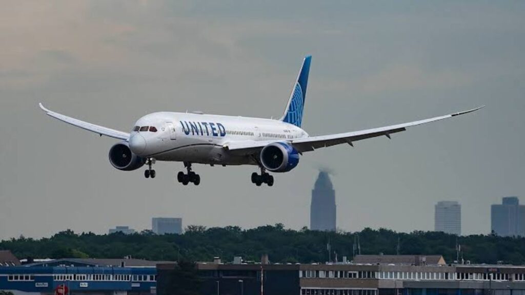 United Boeing 787-9