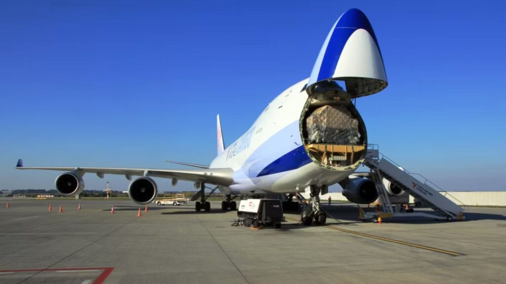 Boeing 747 Nose Loading System